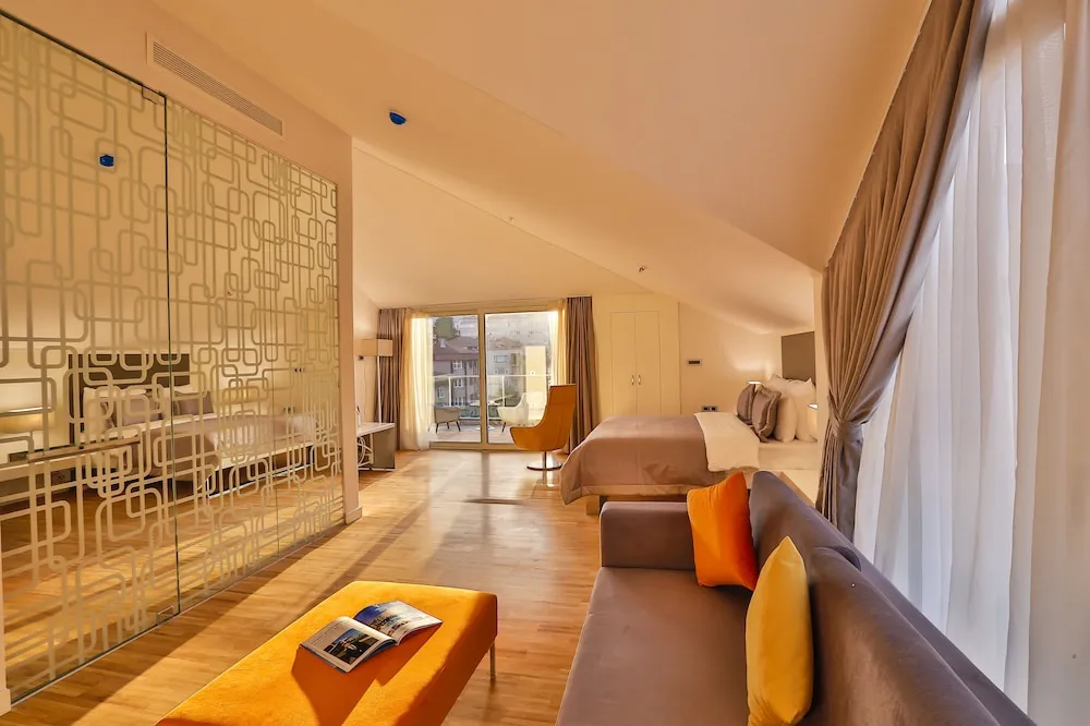 Executive Oda, Balkon