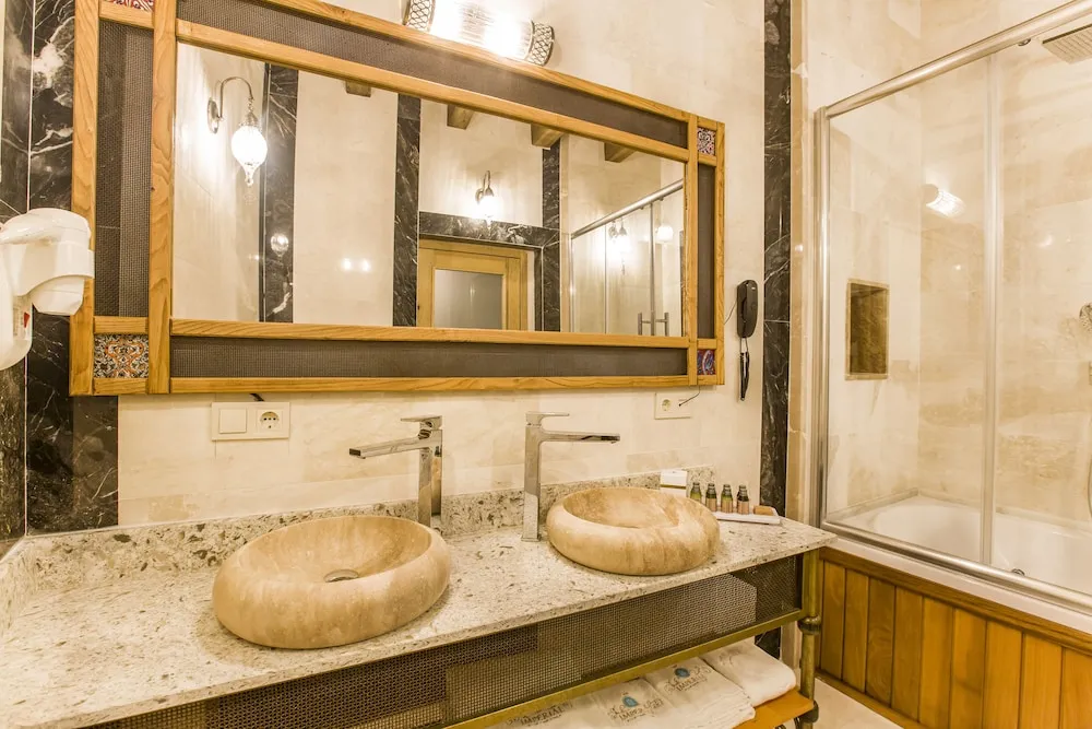 Deluxe Twin Room, 1 Bedroom, Courtyard View, Non Smoking, Ground Floor