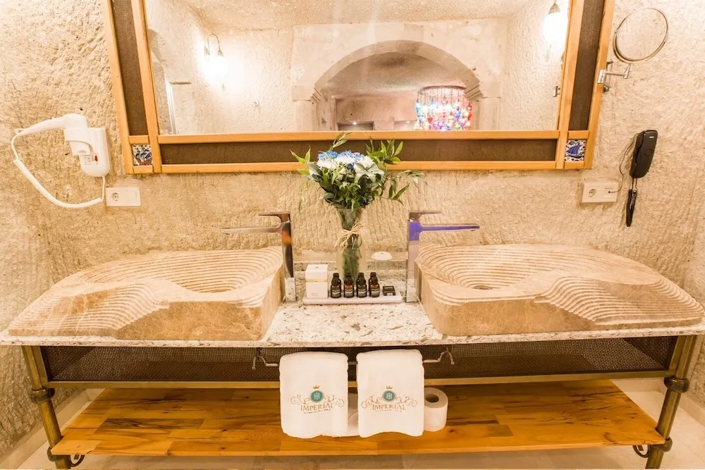 Imperial Suit, Non Smoking