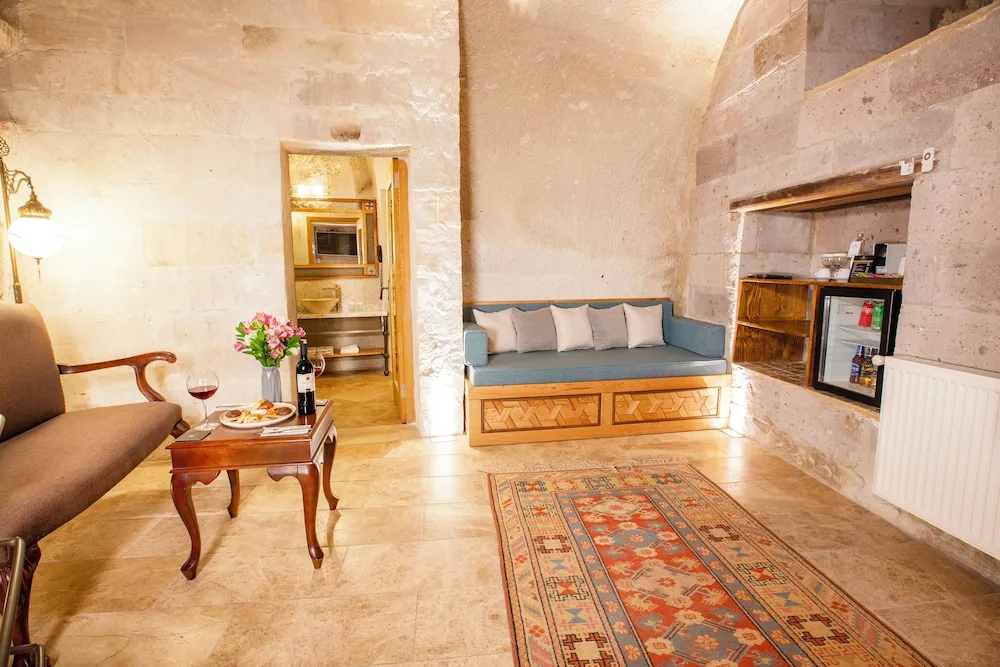 Comfort Suite, 1 Double Bed, Fireplace, Non Smoking, Courtyard View