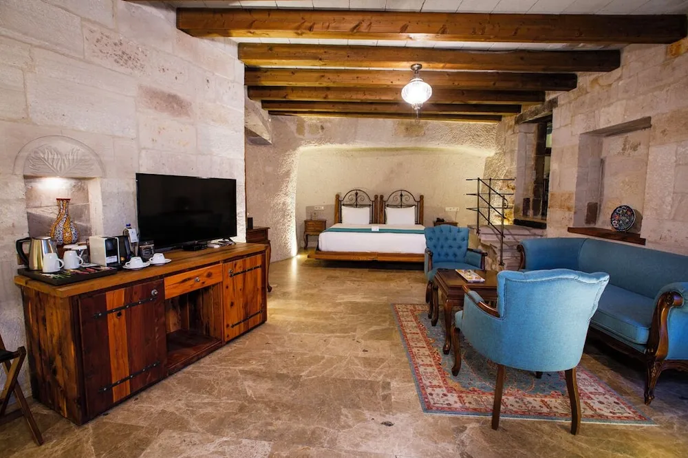 Comfort Suite, 1 Double Bed, Fireplace, Non Smoking, Courtyard View