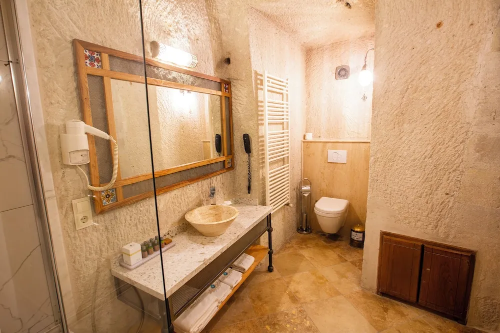 Comfort Suite, 1 Double Bed, Fireplace, Non Smoking, Courtyard View