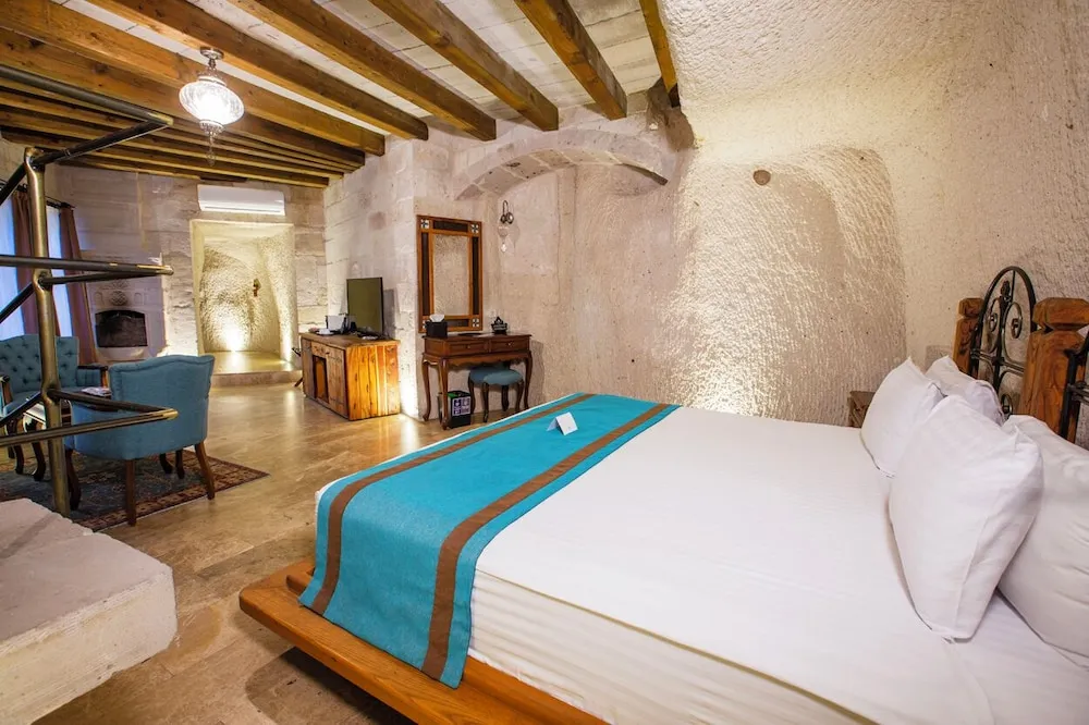 Comfort Suite, 1 Double Bed, Fireplace, Non Smoking, Courtyard View