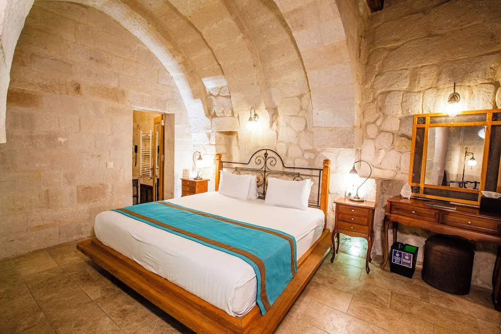 Comfort Suite, 1 Double Bed, Fireplace, Non Smoking, Courtyard View