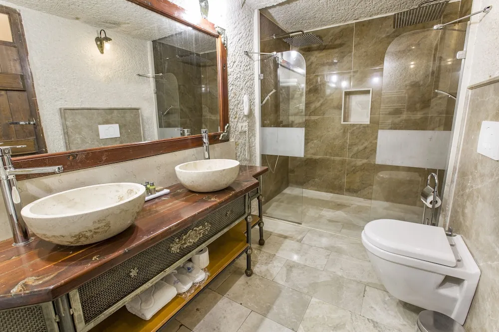 Deluxe Tek Büyük Yataklı Oda, 1 Çift Kişilik Yatak, Sigara İçilmez, Avlu Manzaralı