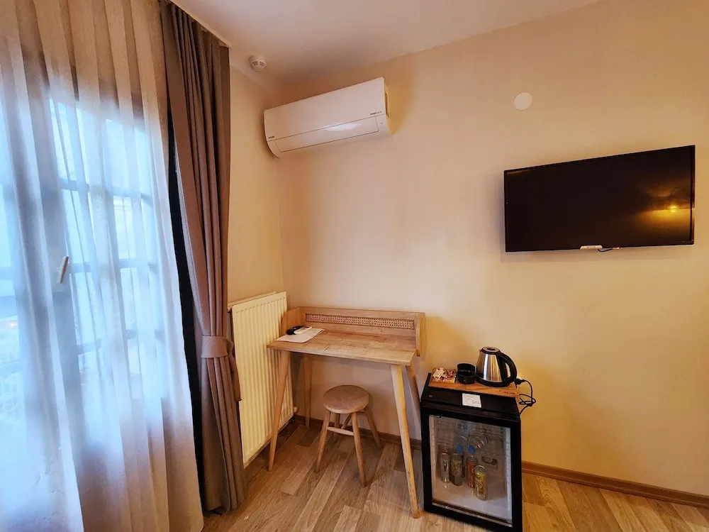 Standart Oda Balkonlu - Bahçe Manzarali (Aloni)