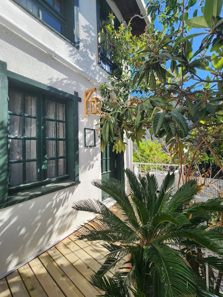Deluxe Oda Balkonlu-Bahçe Manzarali (Ofiousa)
