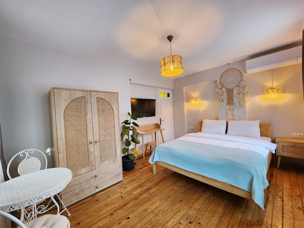 Deluxe Oda Balkonlu-Bahçe Manzarali (Ofiousa)