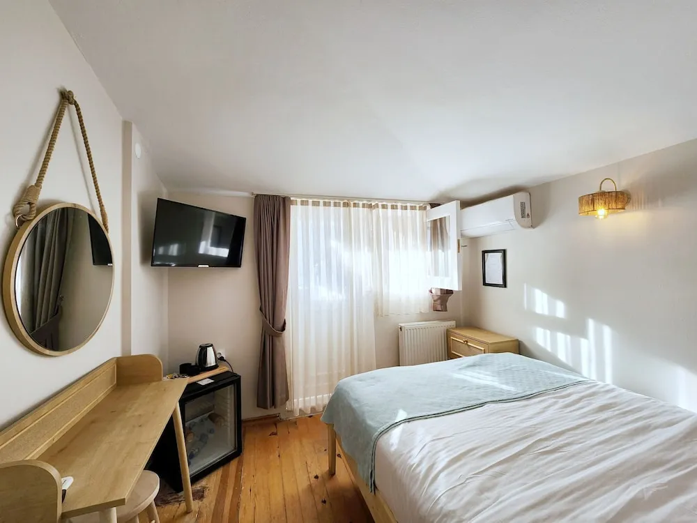 Standart Oda Terasli- Bahçe Manzarali (Prokonisos)