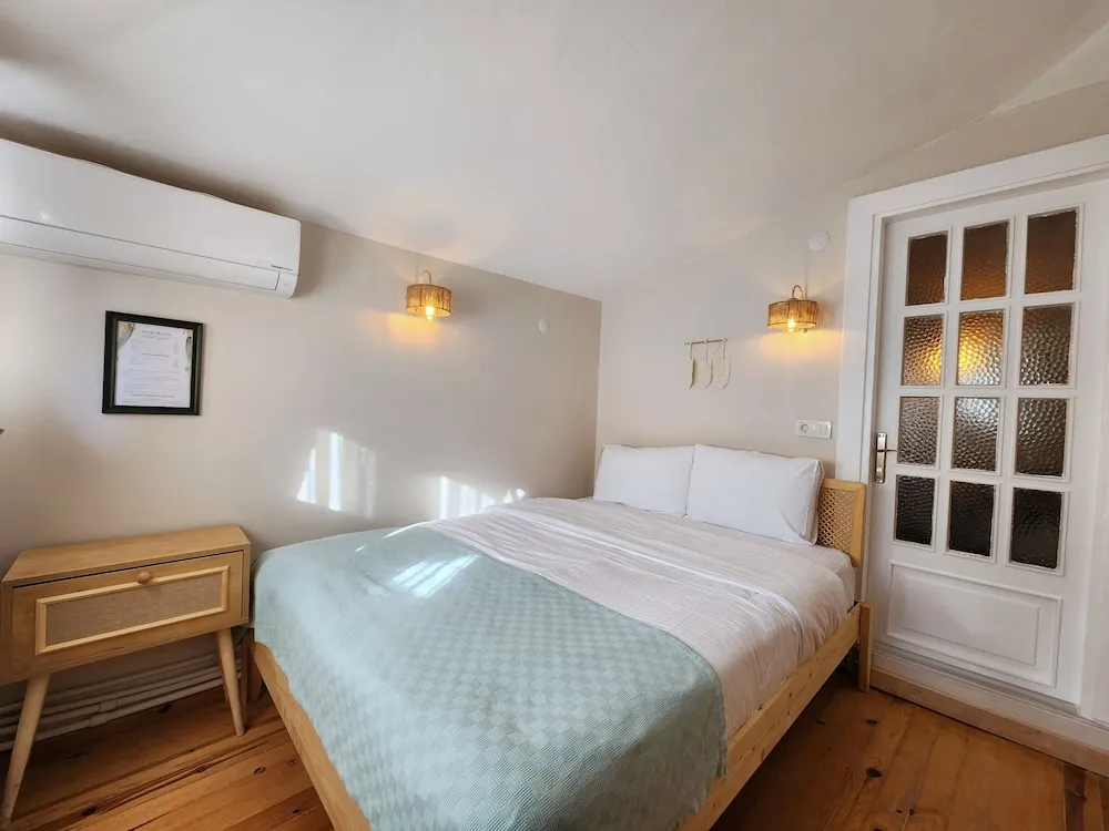 Standart Oda Terasli- Bahçe Manzarali (Prokonisos)