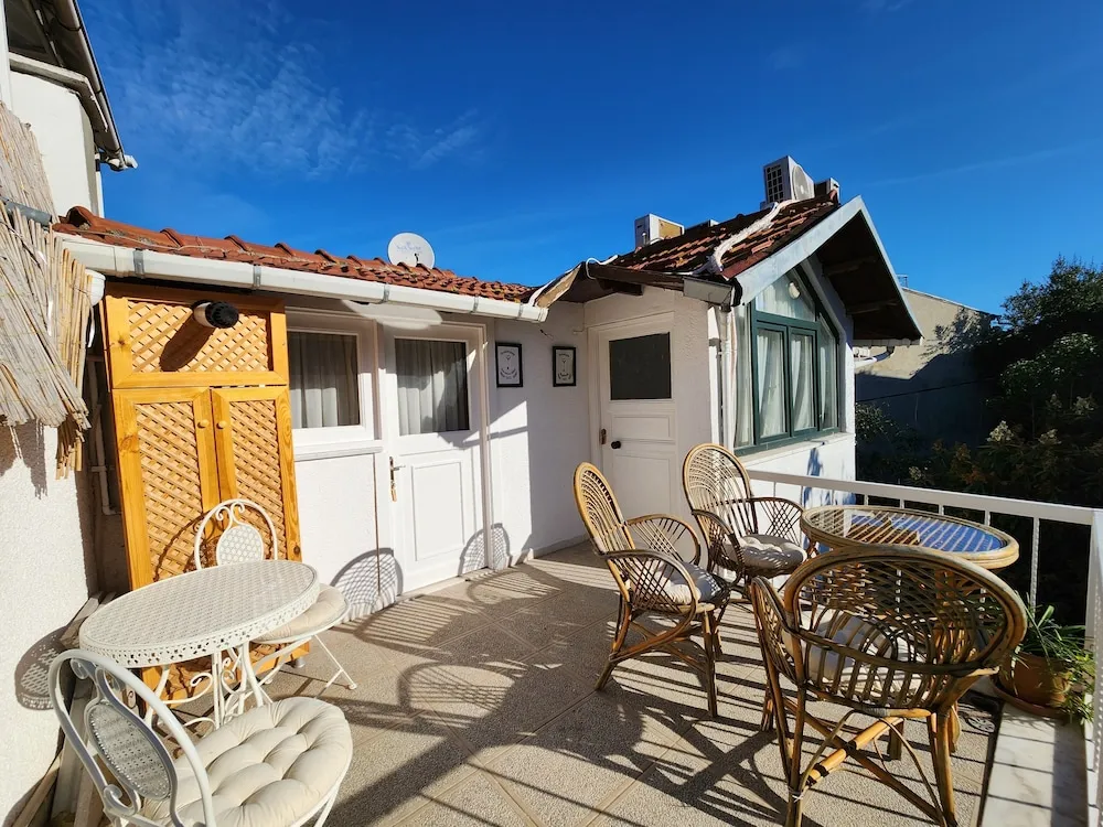 Standart Oda Terasli- Bahçe Manzarali (Prokonisos)