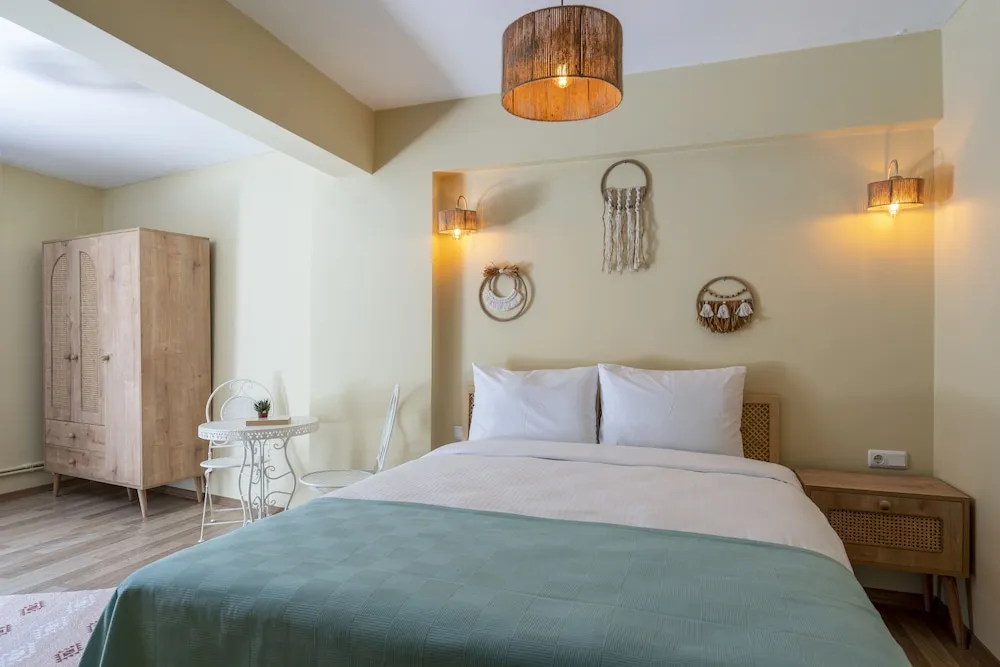 Deluxe Oda Balkonlu-Bahçe Manzarali(Halki)