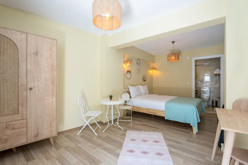 Deluxe Oda Balkonlu-Bahçe Manzarali(Halki)