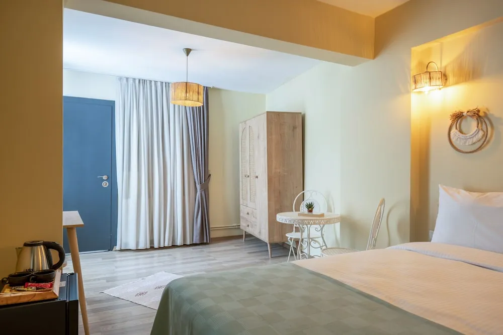 Deluxe Oda Balkonlu-Bahçe Manzarali(Halki)