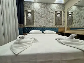 Riverside Hotel