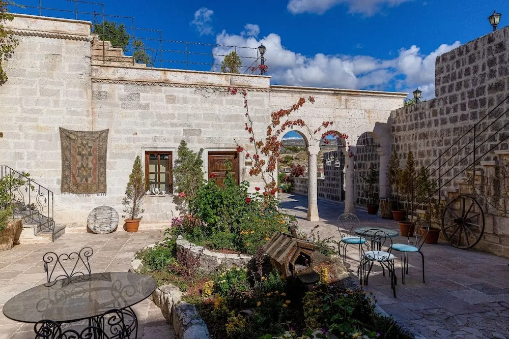 Honeymoon Tek Büyük Yataklı Oda