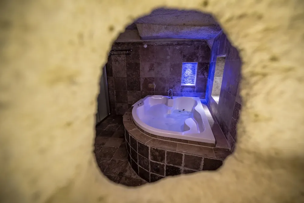 Honeymoon Tek Büyük Yataklı Oda