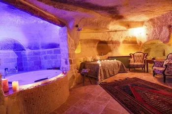 Sinasos Palace Cave Hotel