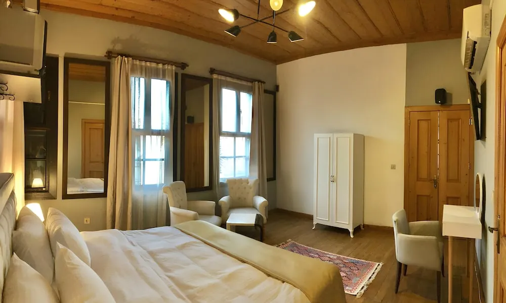 Romantic Tek Büyük Yataklı Oda