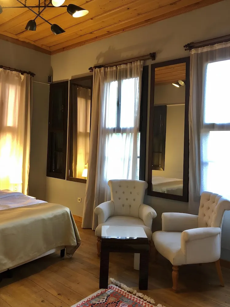 Romantic Tek Büyük Yataklı Oda