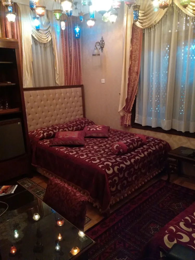 Üç Kişilik Oda