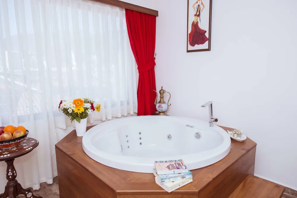 Deluxe Room with Spa  Bath