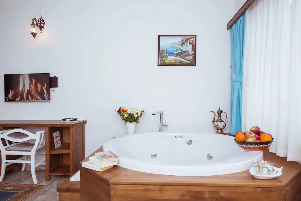 Deluxe Room with Spa  Bath