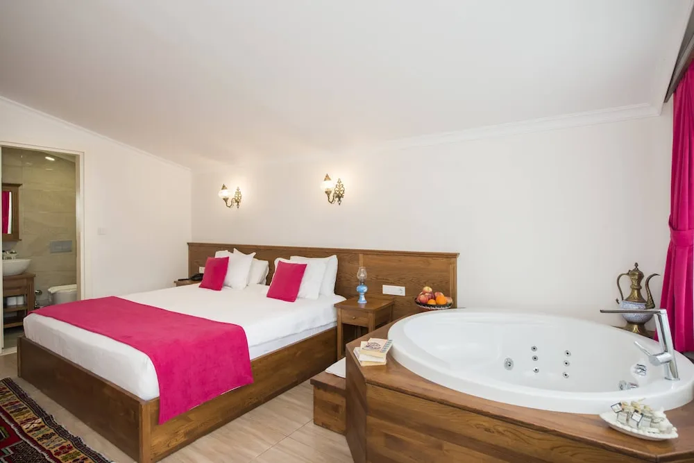 Deluxe Room with Spa  Bath