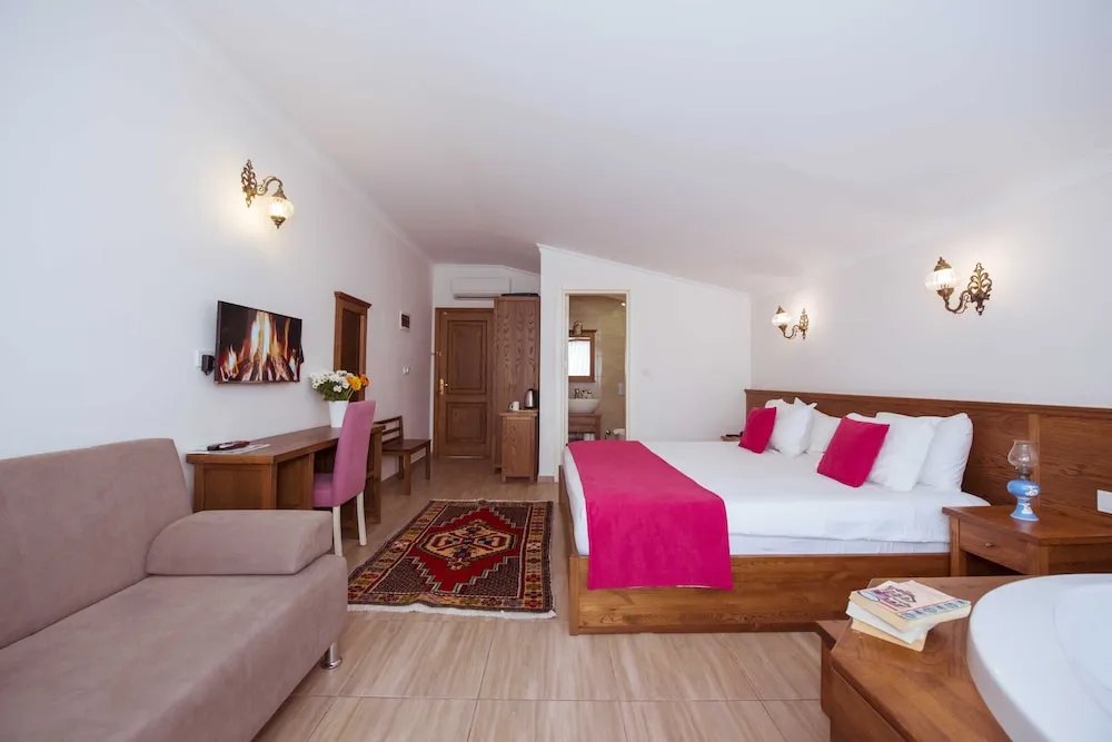 Deluxe Room with Spa  Bath