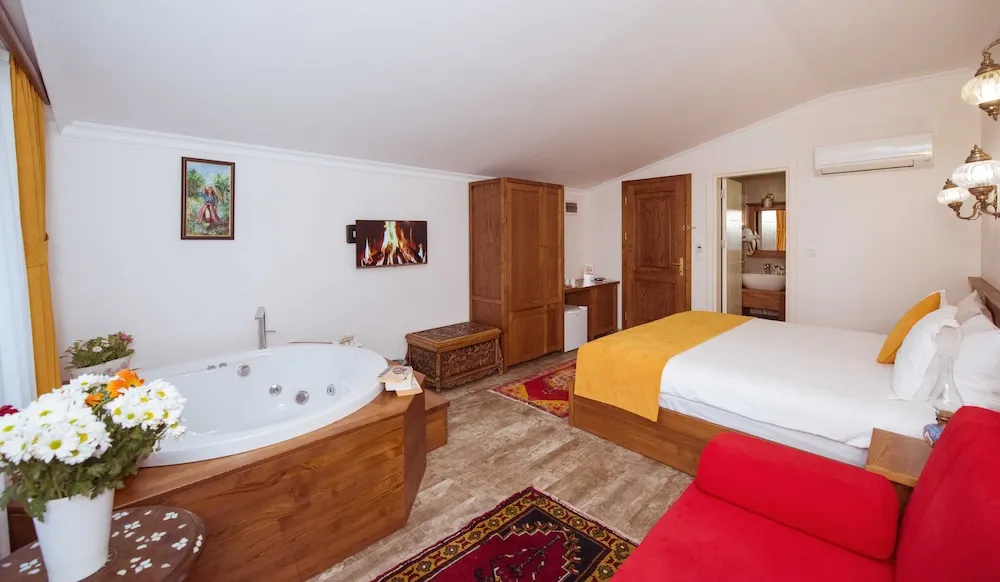 Deluxe Room with Spa  Bath