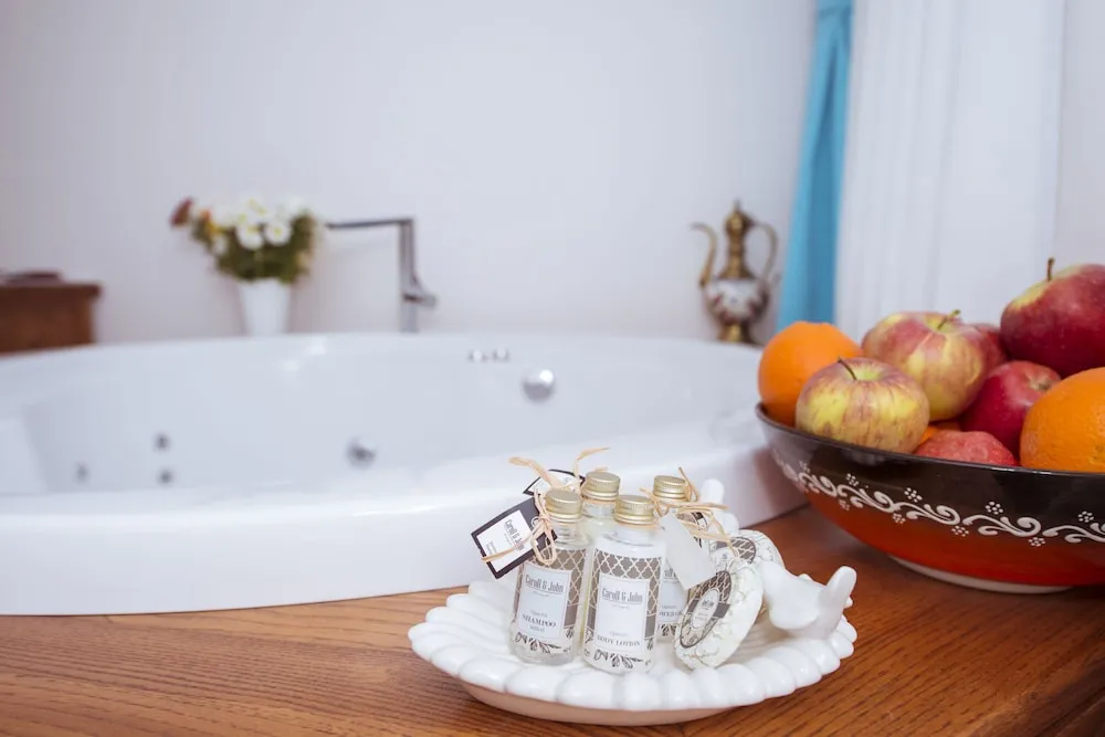 Deluxe Room with Spa  Bath