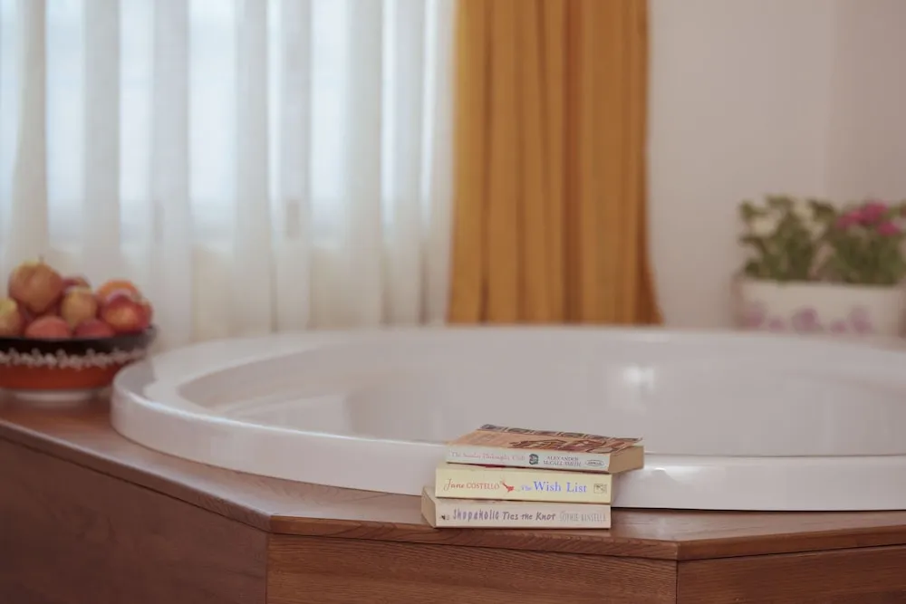 Deluxe Room with Spa  Bath