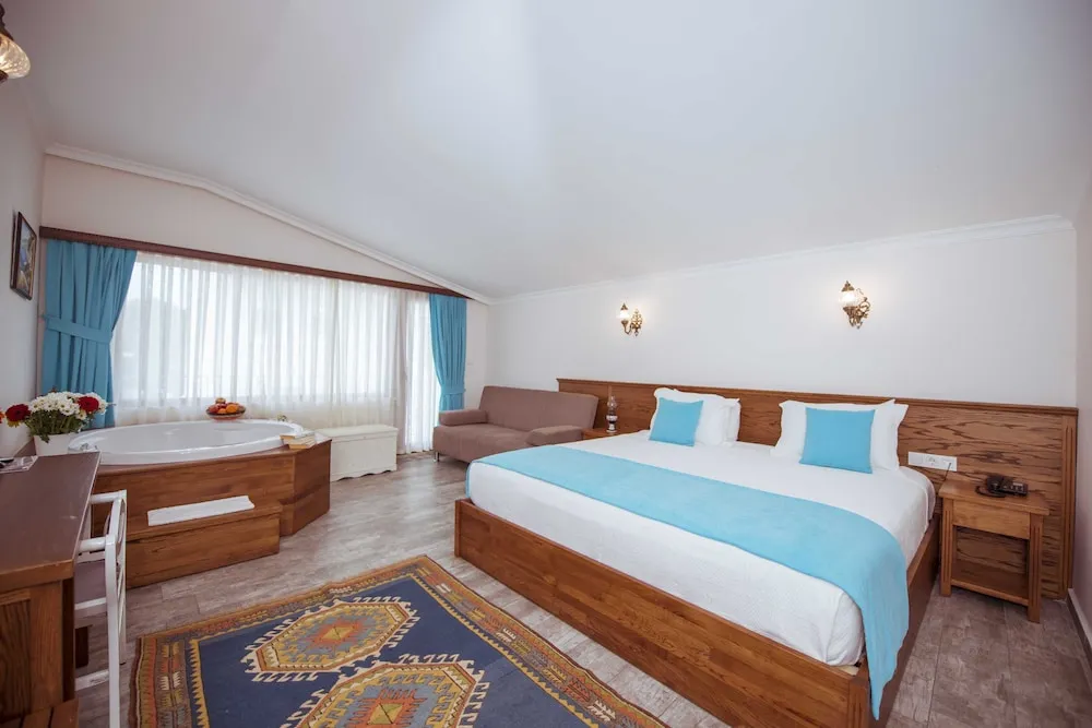Deluxe Room with Spa  Bath
