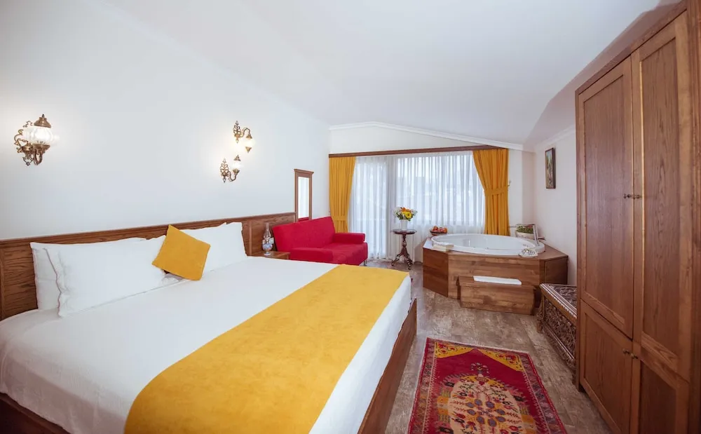 Deluxe Room with Spa  Bath