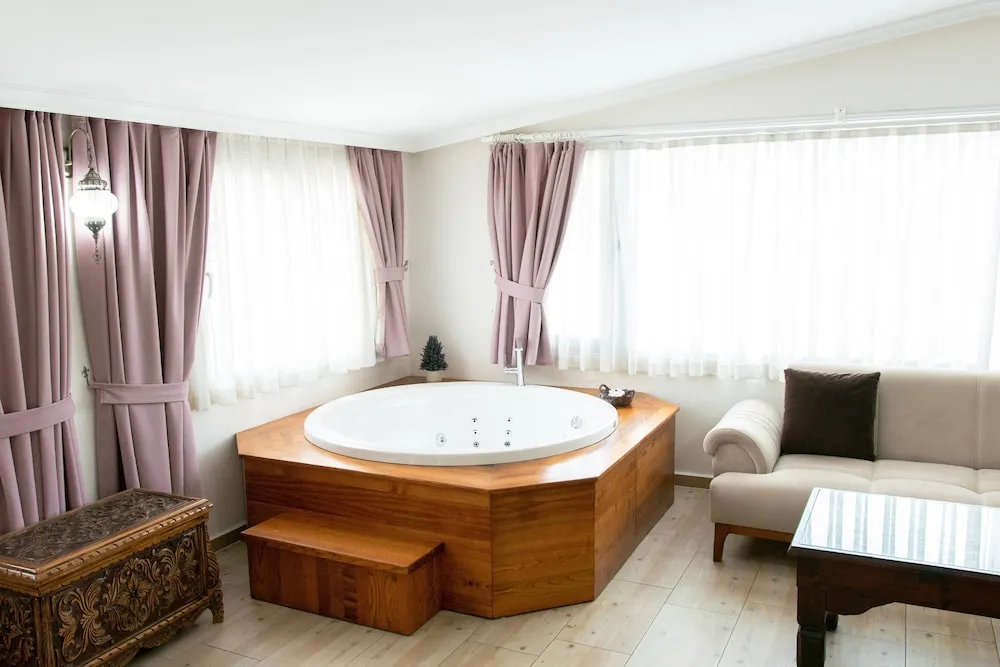 Deluxe Room with Spa  Bath