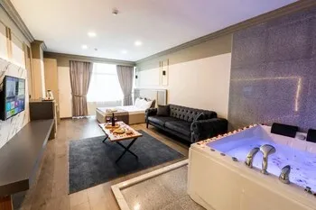 Royal Luxury Hotels Suites