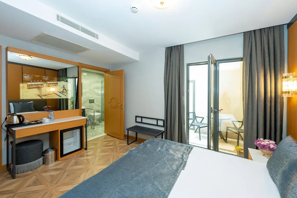 Luxury Tek Büyük veya İki Ayrı Yataklı Oda, Balkon/Veranda, Avlu Manzaralı