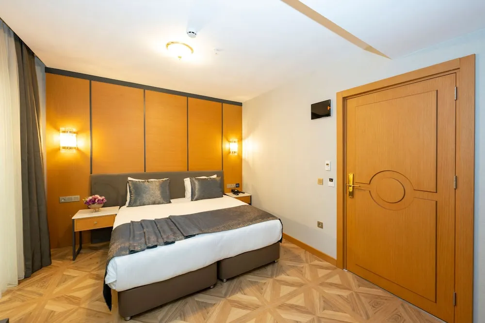 Luxury Tek Büyük veya İki Ayrı Yataklı Oda, Balkon/Veranda, Avlu Manzaralı