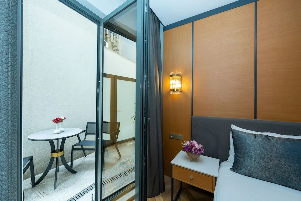 Luxury Tek Büyük veya İki Ayrı Yataklı Oda, Balkon/Veranda, Avlu Manzaralı