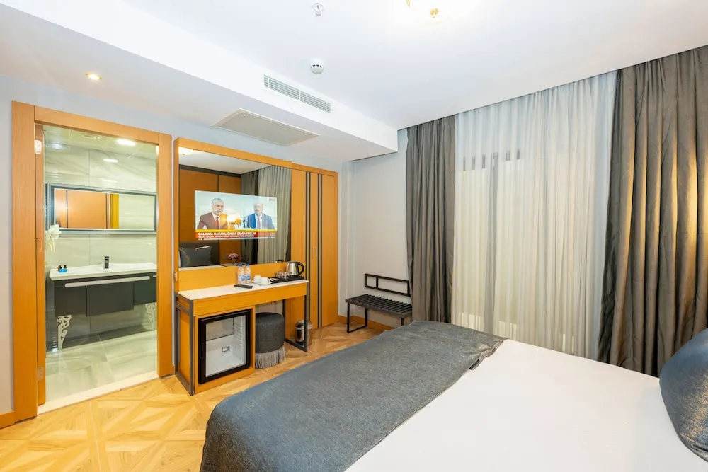 Luxury Tek Büyük veya İki Ayrı Yataklı Oda, Balkon/Veranda, Avlu Manzaralı