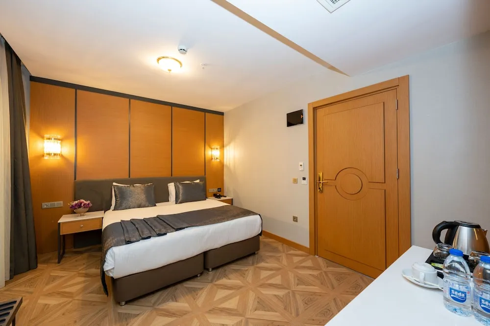 Luxury Tek Büyük veya İki Ayrı Yataklı Oda, Balkon/Veranda, Avlu Manzaralı