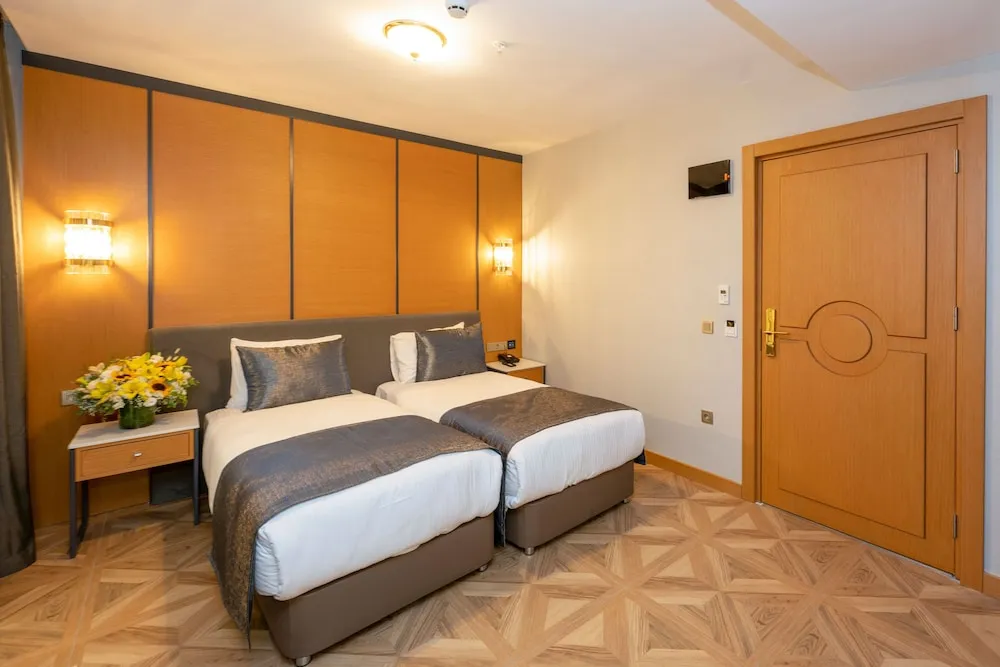 Luxury Tek Büyük veya İki Ayrı Yataklı Oda, Balkon/Veranda, Avlu Manzaralı