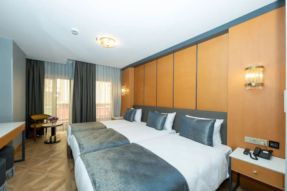 Luxury Üç Kişilik Oda, Şehir Manzaralı