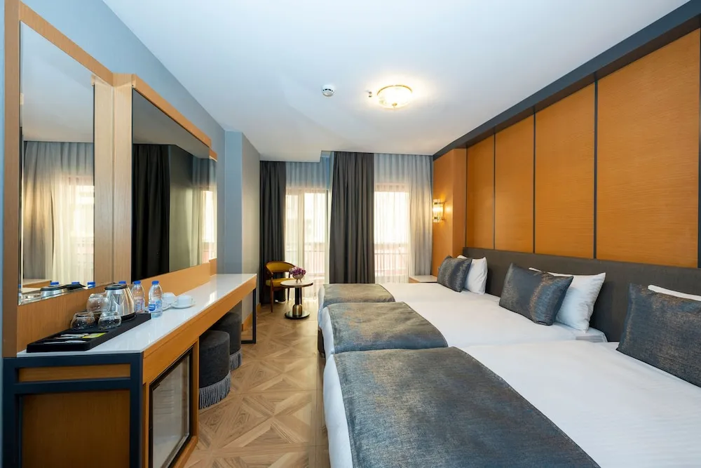 Luxury Üç Kişilik Oda, Şehir Manzaralı