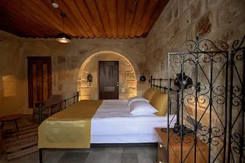 1811 Cave Hotel