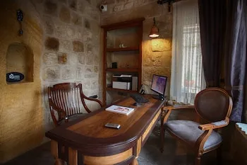 1811 Cave Hotel
