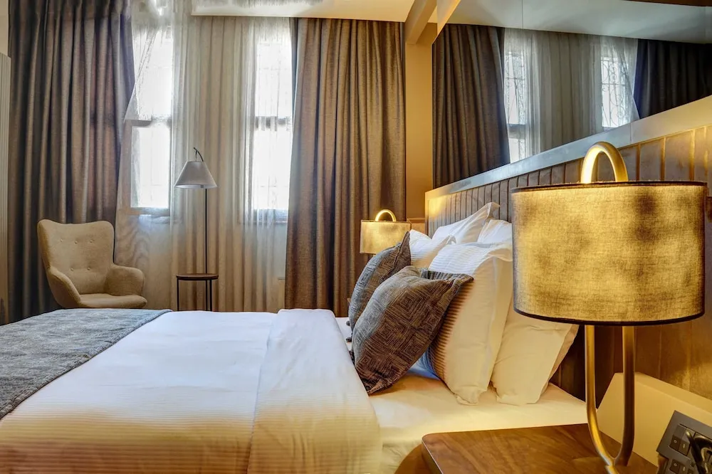 Deluxe Tek Büyük Yataklı Oda