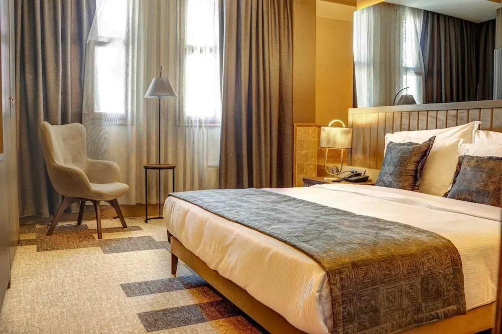 Deluxe Tek Büyük Yataklı Oda