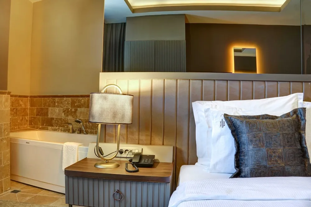 Deluxe Tek Büyük Yataklı Oda