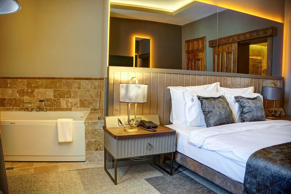 Deluxe Tek Büyük Yataklı Oda
